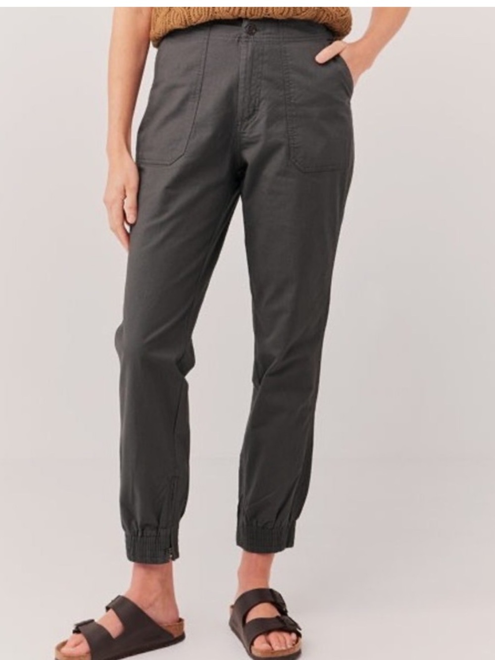 Pact Women’s Organic Cotton
Utility Jogger Pants Gray Ankle
Zip Size M.